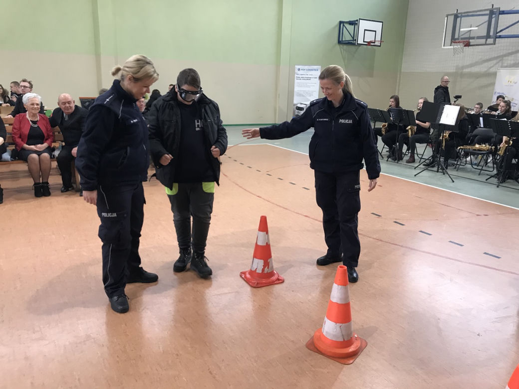 Malutki Wiktorek cierpni straszną chorobą. Ten gest policjantek chwyta za serce [ZDJĘCIA]