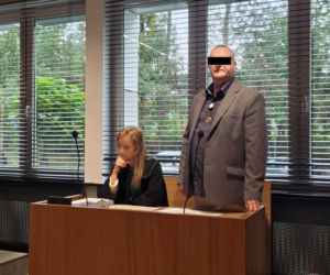 Pacjentki porzuciły konwencjonalną terapię, by „leczyć się” lampami. Szaman z Małopolski nie trafi za kraty