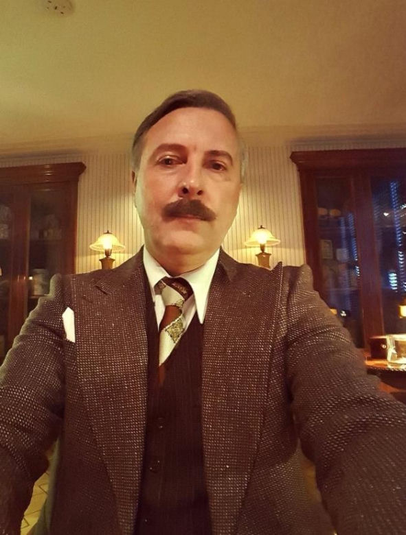 Skazany aktor z "Na Wspólnej" uciekł i ściga go Interpol. Miał siedzieć za gwałt na 16-latce, są kolejne zarzuty. Sprawa jest w sądzie