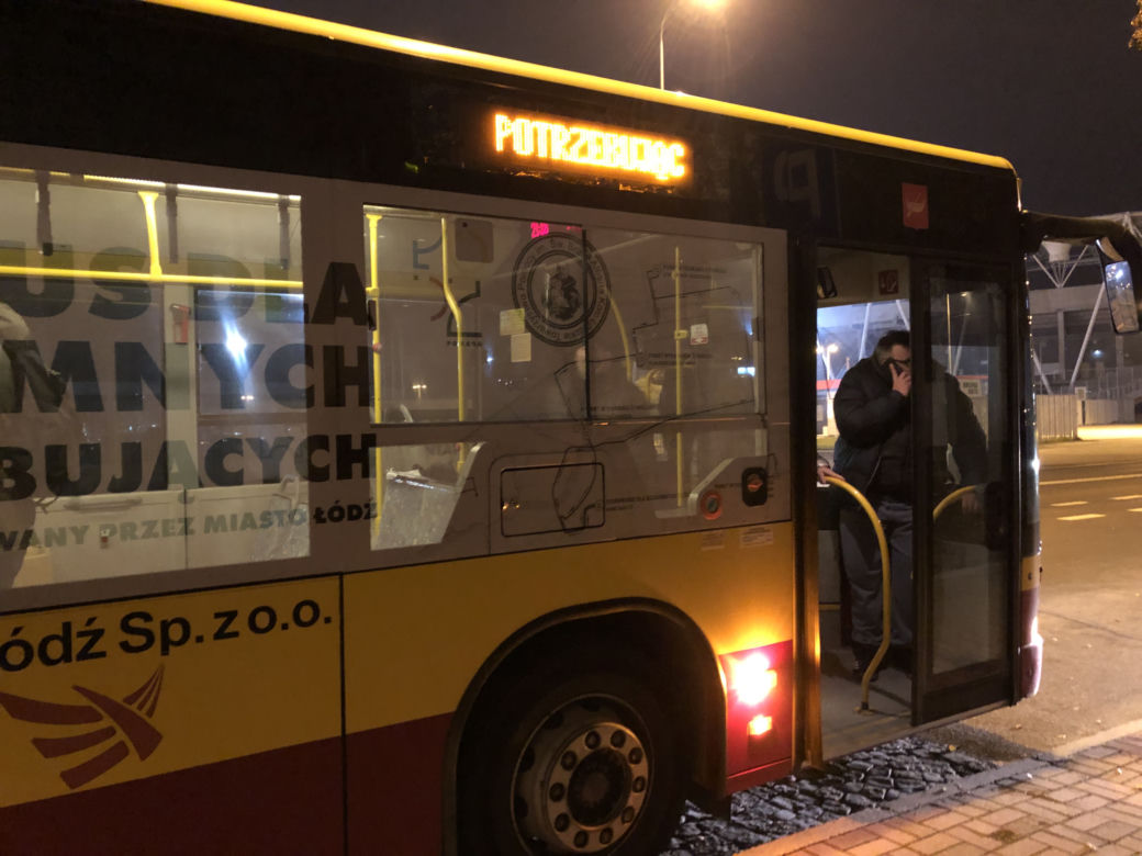 Autobus dla bezdomnych w Łodzi. Zobacz, jak wygląda pomoc potrzebującym