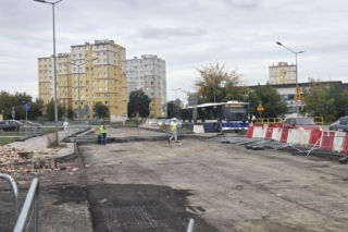 Wyburzają kolejne budynki na Szwederowie. Powstaje nowe torowisko tramwajowe [ZDJĘCIA]