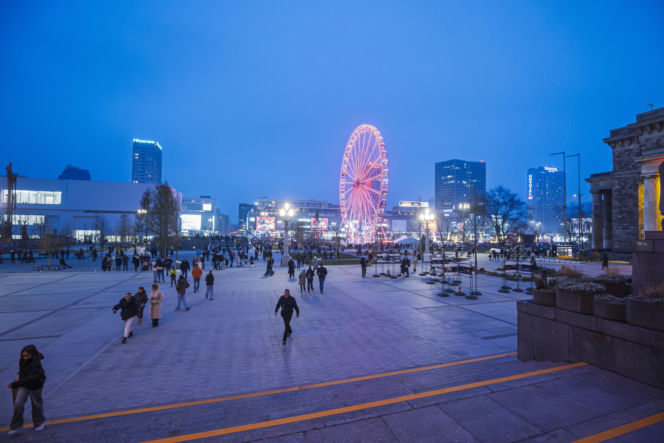 Tłumy na świątecznym Jarmarku Warszawskim. Zapytaliśmy ludzi, co o nim myślą