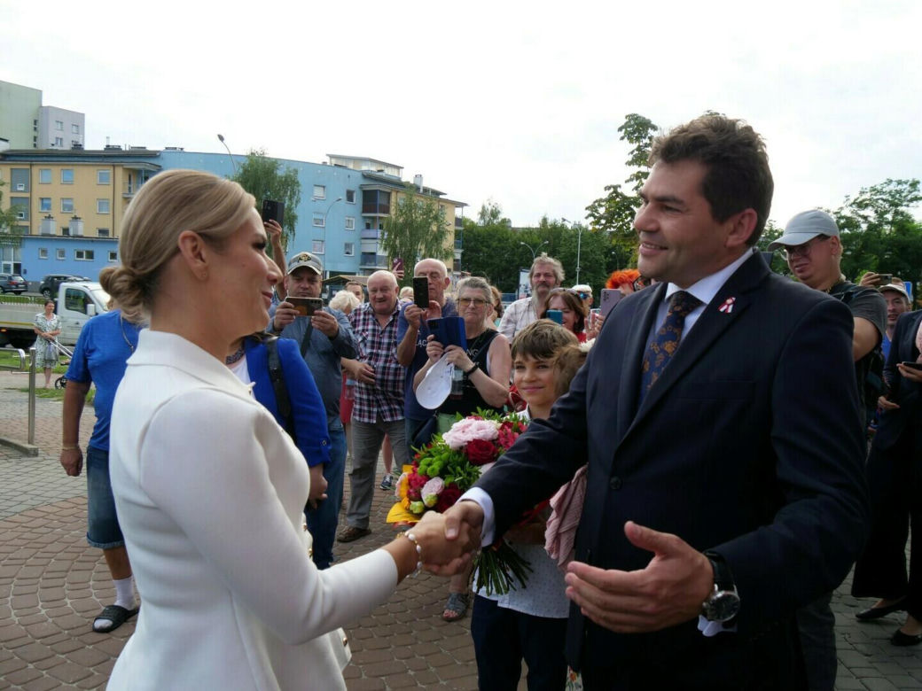 Marta Nawrocka śpiewała i gotowała z seniorami w Stalowej Woli