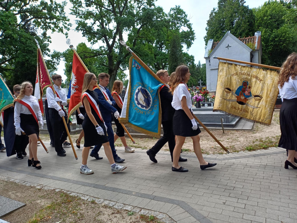 Pamięć o powstańcach żyje w Ostrzeszowie. Ulicami miasta przeszedł Marsz Pamięci [ZDJĘCIA]