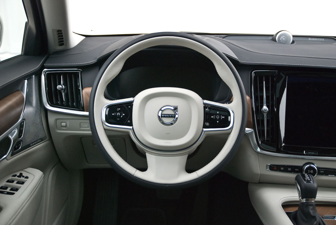 Volvo S90 D4