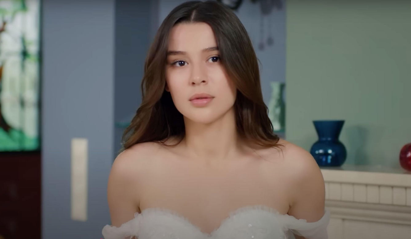 Zeynep przymierzy suknię ślubną, a Ege oszaleje na jej widok.