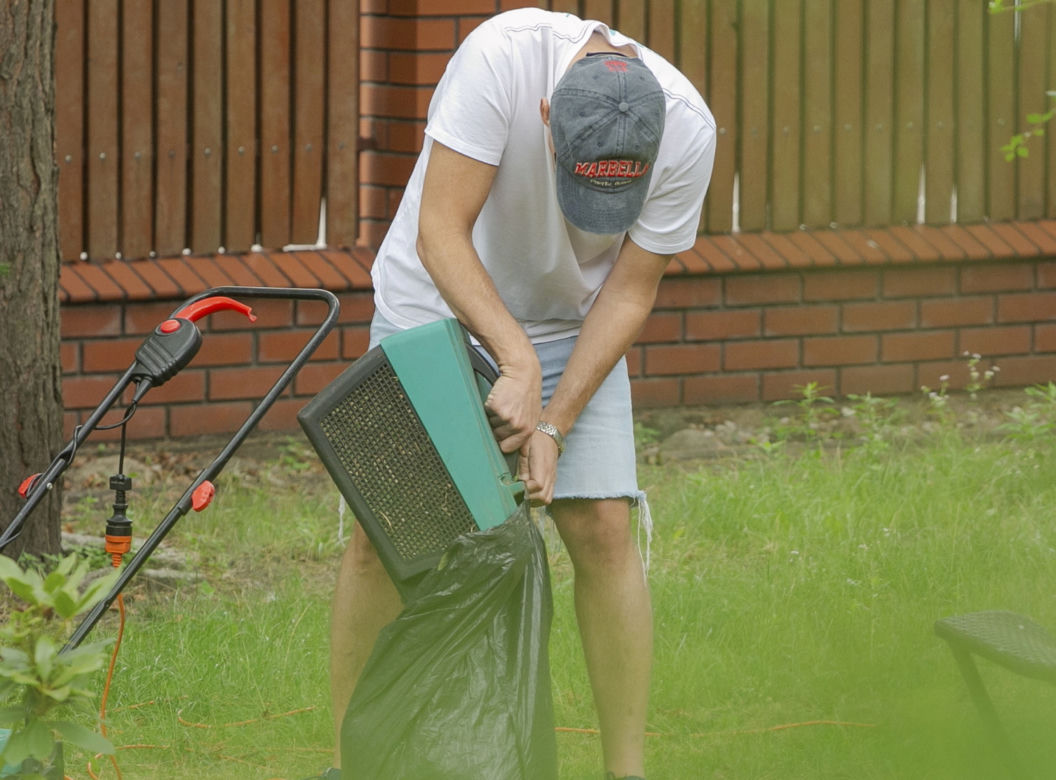 Michał Kamiński walczył z kosiarkami i trawą