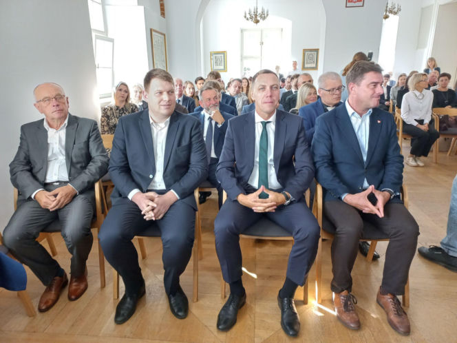 Dwadzieścioro młodych zdolnych. W Lesznie wręczono Laury Oświaty
