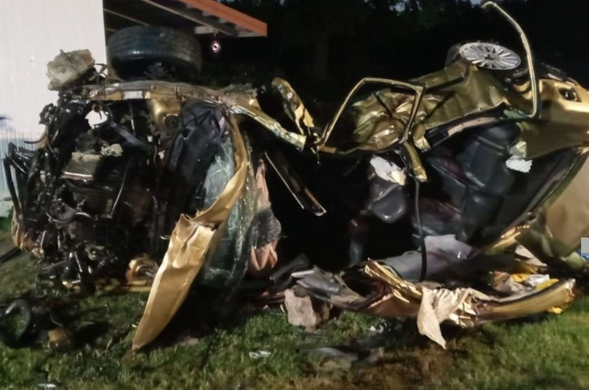 złote volvo dachowało