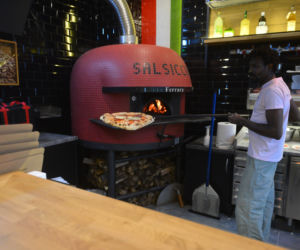 Napadli z bronią na właściciela pizzerii