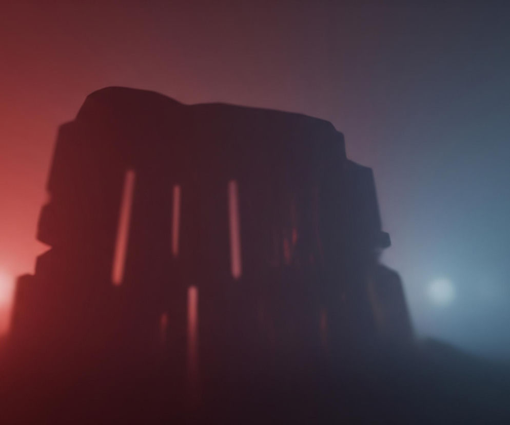 Centralnie umieszczona jest ciemna, zamazana sylwetka architektoniczna, przypominająca budynek z kolumnami, otoczona gęstą mgłą lub dymem. Obiekt jest oświetlony z dwóch stron: z lewej strony jasnym, czerwonym światłem tworzącym czerwoną poświatę i tło, a z prawej strony jasnym, niebieskim światłem, które tworzy niebieską poświatę i tło. Światła te rozświetlają częściowo mgłę wokół sylwetki, nadając obrazowi dwubarwny charakter.