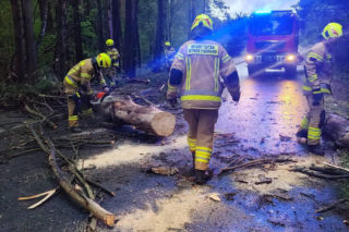 Burze nad Polską. Setki interwencji, tysiące domów bez prądu. IMGW ostrzega. Gdzie będzie najgorzej?