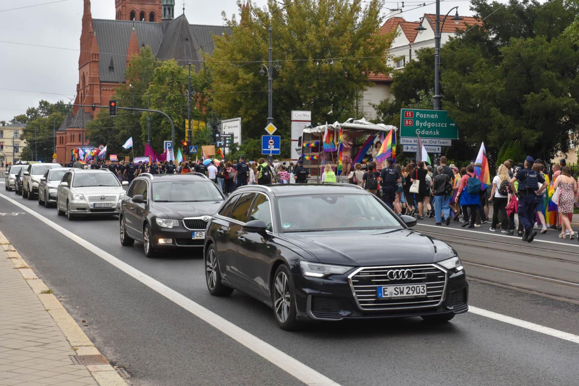 VI Toruński Marsz Równości. Przeciwnicy modlili się w centrum