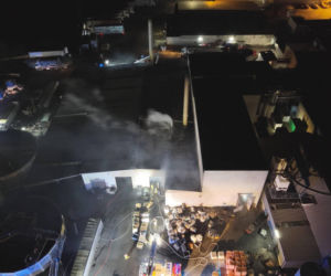 Pożar zakładu w Golinie w powiecie jarocińskim. W akcji 22 zastępy straży pożarnej