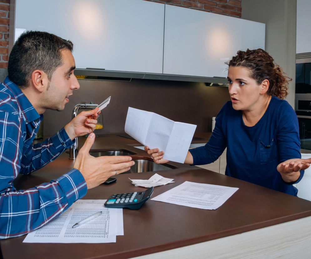 Zdrada finansowa. Dlaczego ten problem nasila się po narodzinach dziecka?