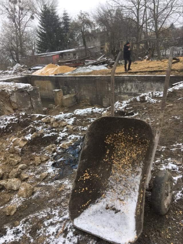 Śledczy zakończyli pracę w miejscu wybuchu w Przewodowie. Lej ma głębokość 5 metrów
