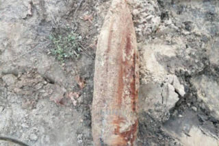 Niewybuch przy szkole podstawowej na Mazowszu. Saperzy działają na miejscu