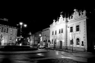 Przed teatrem [ZDJĘCIE DNIA]