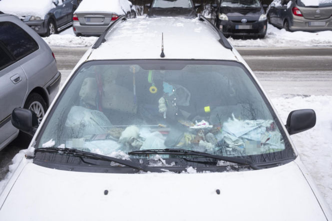 Śmieci, smród i strach na Gocławiu. Sąsiad zbieracz terroryzuje mieszkańców. "On potrzebuje pomocy"