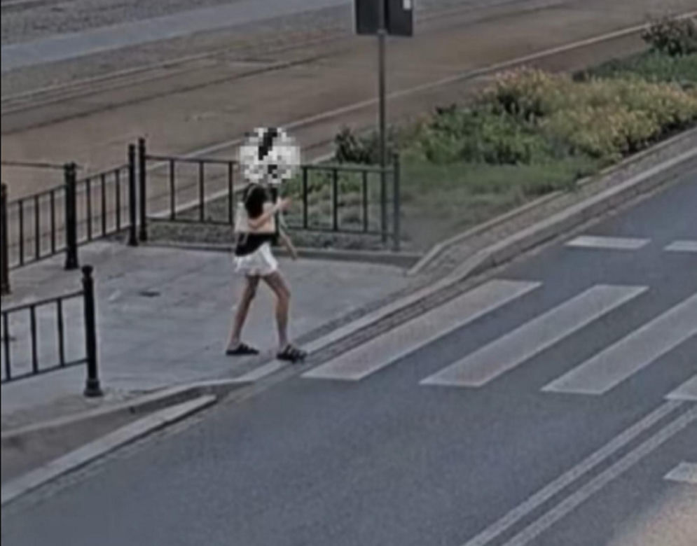  Łódź. Kobieta potrącona na przejściu. Patrzyła nie na drogę, tylko w telefon [ZDJĘCIA]