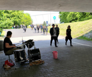 Długie kolejki i tłum fanów przed koncertem Metaliki