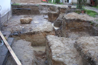 Znalezisko archeologiczne na budowie domu. Czy konserwator zabytków może wstrzymać budowę domu?