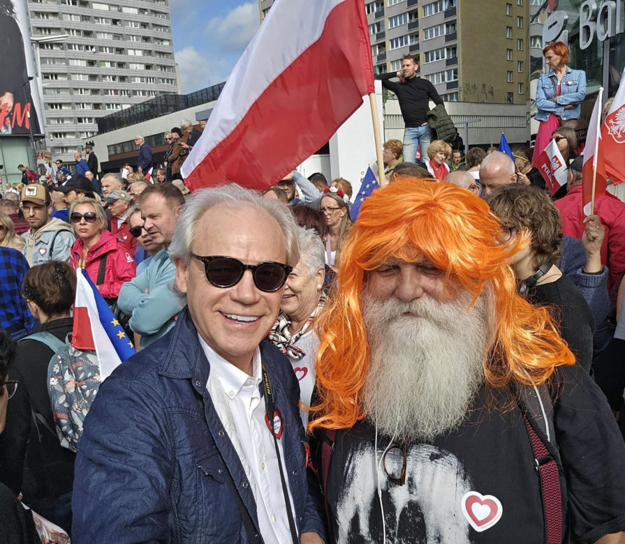 Ruszył Marsz Miliona Serc! Ogromne tłumy Polaków na ulicach Warszawy [ZDJĘCIA]