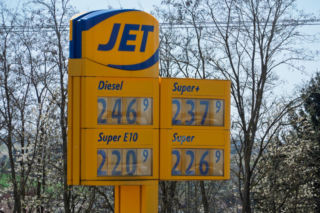 Niemcy tną podatek od paliw