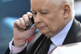 Kaczyński ma kultowy telefon komórkowy