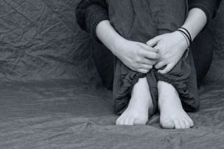 Jak bardzo pandemia wpłynęła na zdrowie psychiczne Polaków? Jak sobie radzić z depresją? Psychiatra radzi.