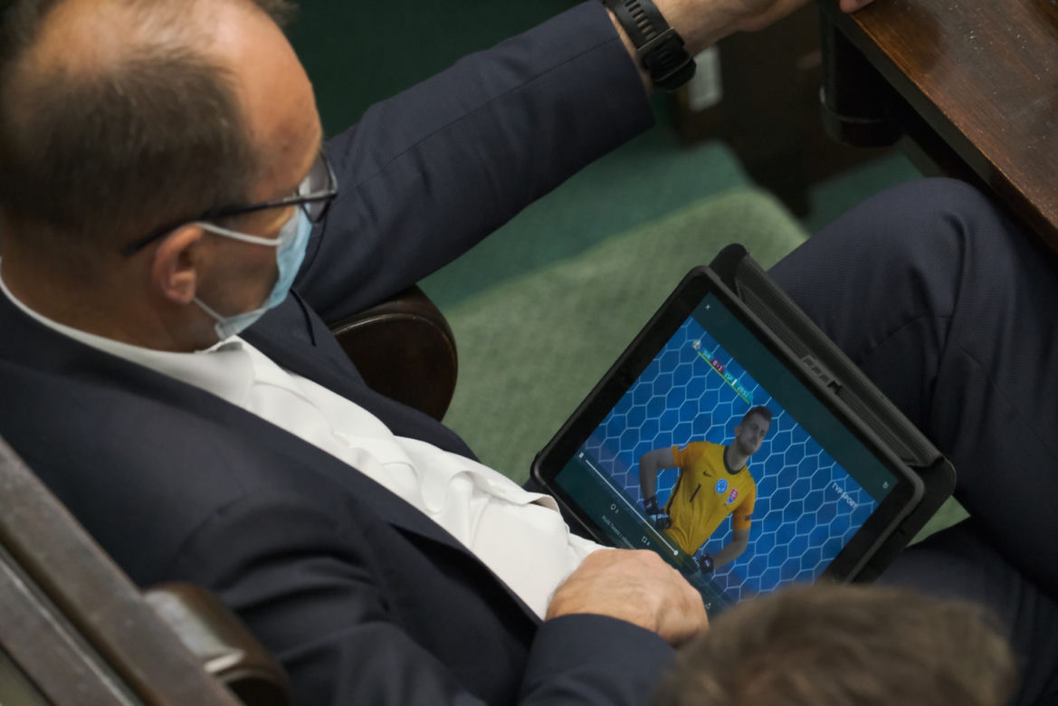 Podczas posiedzenia Sejmu posłowie oglądali mecz Polska - Szwecja