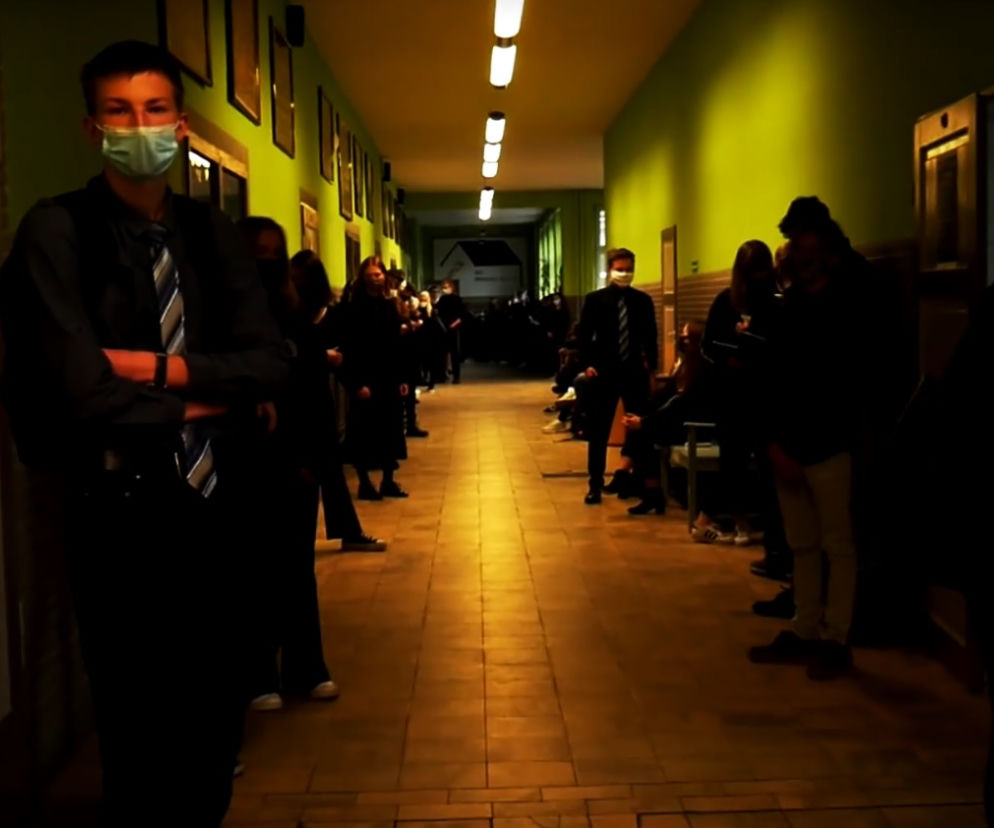 Licealiści z Chorzowa nagrali teledysk do hitu Taco Hemingwaya. To forma protestu. O co chodzi? Sprawdźcie! [WIDEO]