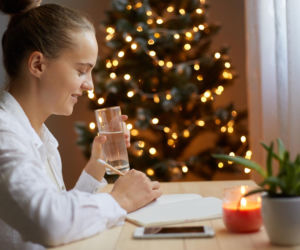 Lekarz zdradza tani sposób na zimowe podjadanie. Efekt pojawia się już po kwadransie