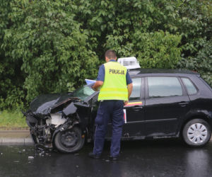 Czołowe zderzenie na zjeździe z mostu Poniatowskiego