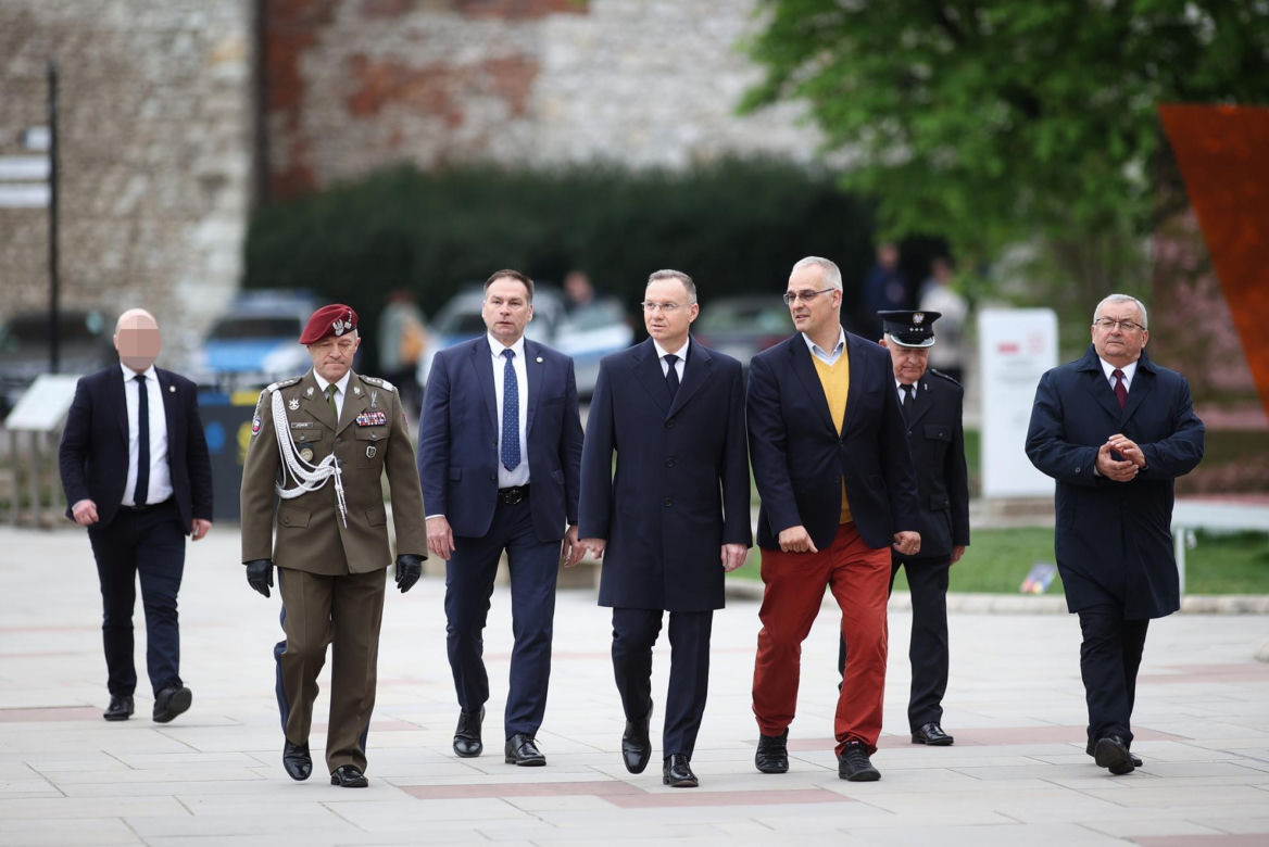 Prezydent Duda i Marta Kaczyńska oddali hołd parze prezydenckiej na Wawelu