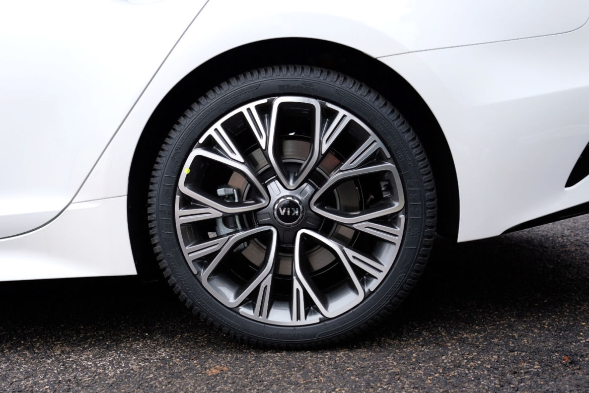 Kia Stinger 2.0 T-GDI 255 KM GT Line w polskiej policji