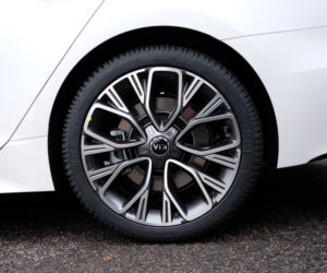 Kia Stinger 2.0 T-GDI 255 KM GT Line w polskiej policji