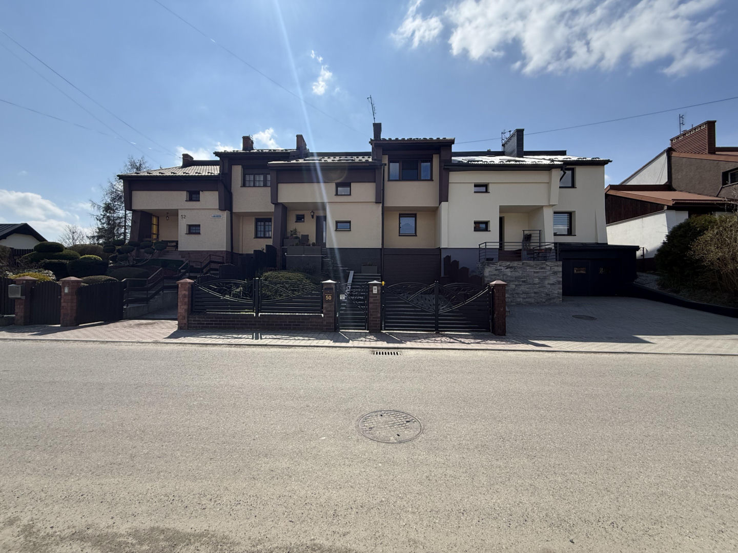 "Działy". Domy z lat 80. Limanowa