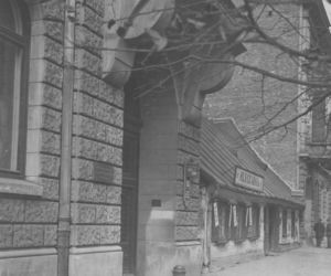 Fragment kamienicy nr 137/139, obok budynek mleczarni, lata: 1920-1928