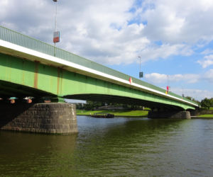 Ciało mężczyzny znalezione w pobliżu Mostu Dębnickiego. Na pomoc było już za późno