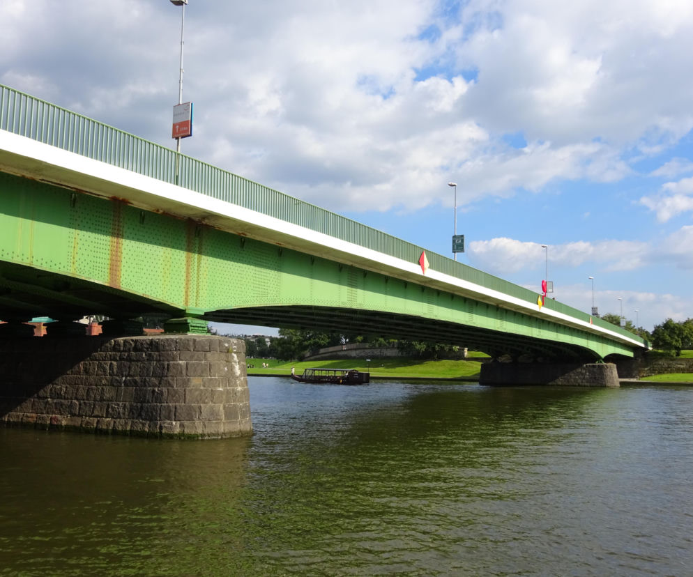 Ciało mężczyzny przy Moście Dębnickim. Strażnicy miejscy dokonali makabrycznego odkrycia