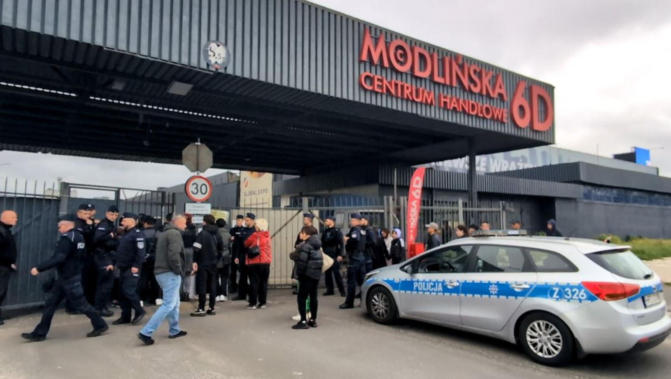Hala na Modlińskiej zamknięta dla kupców. To koniec bazaru 