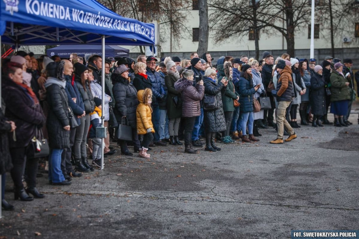 Nowi policjanci w świętokrzyskim garnizonie. W szeregi wstąpiło 58 funkcjonariuszy 