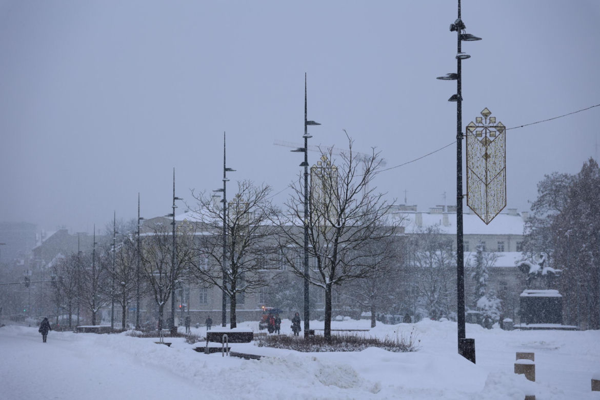Świąteczne iluminacje zaczynają ozdabiać centrum Lublina