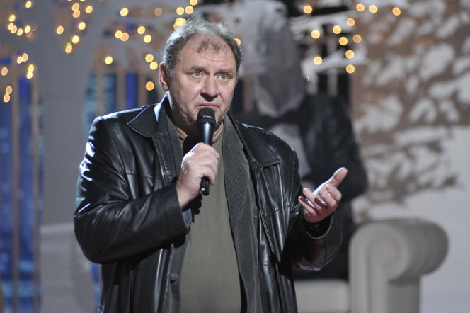 Tak wyglądał przed laty Andrzej Grabowski. Miał jeszcze mniej włosów!