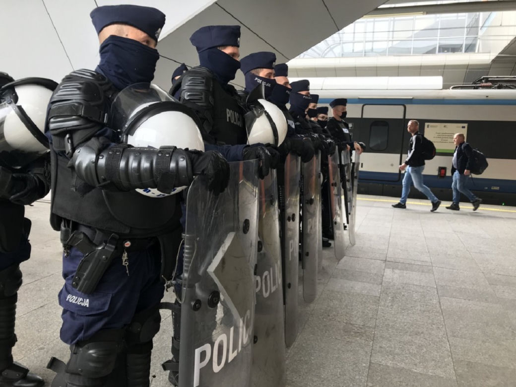 Kraków. Posypały się mandaty po meczu Wisła-Legia. Kibiców pilnowało 500 policjantów