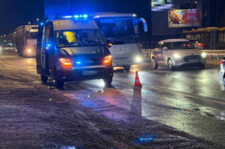 Pijany pieszy Ukrainiec, wbiegł pod auto na czerwonym świetle. Potrącony, trafił do szpitala