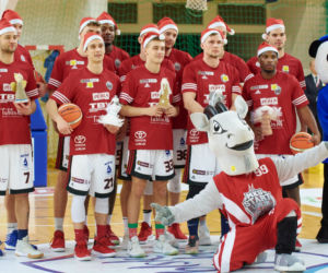 Mecz Słodkich Serc 2018. Sportowa odsłona Pomóż Dzieciom Przetrwać Zimę