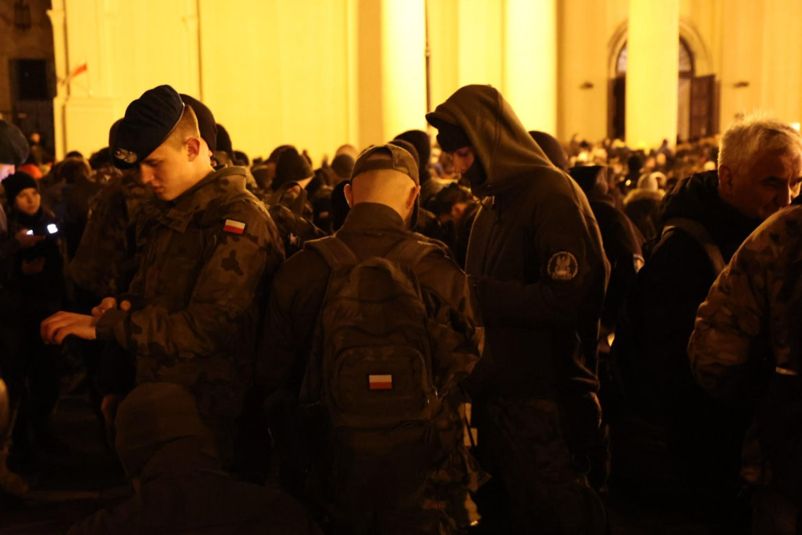 Kilka tysięcy osób w piątkowy wieczór wyruszyło z Lublina w 10. Ekstremalną Drogę Krzyżową