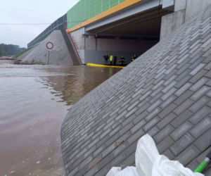 Zalane ulice po nawałnicy pod Otwockiem